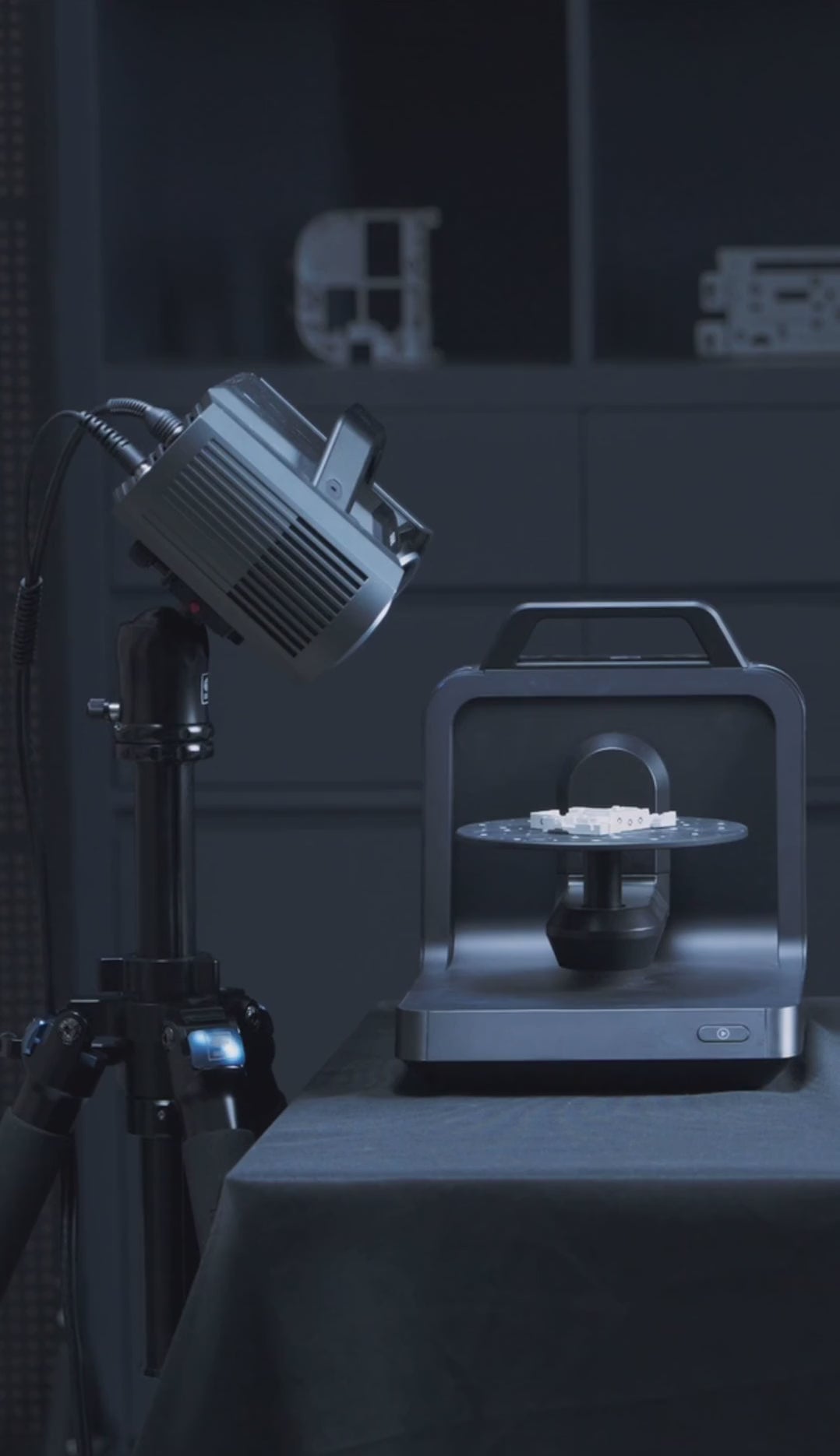 Load video: Shining 3D dual axis turntable for OptimScan Q Series 3d scanner video